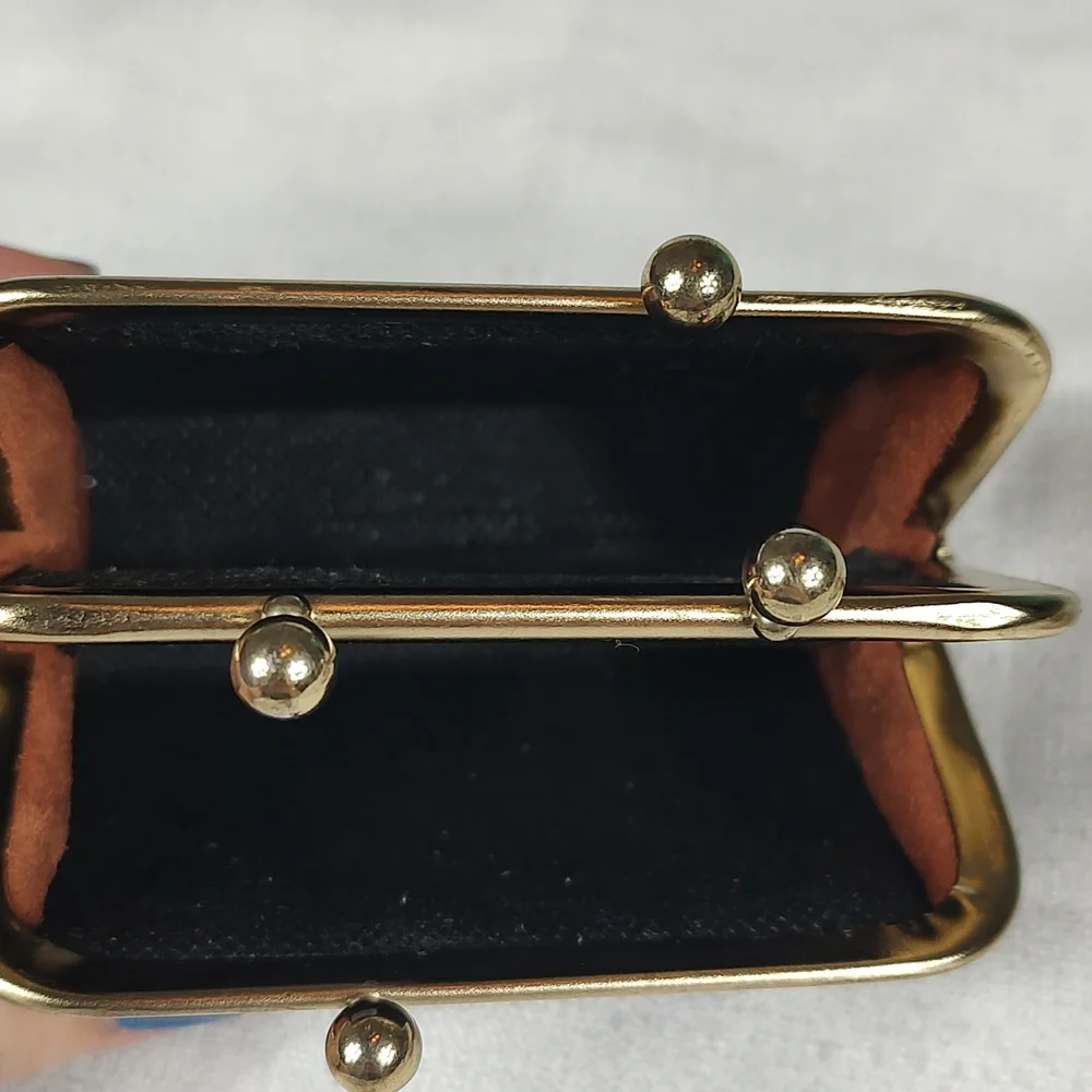 Small Cowhide Leather Money Coin Purse Metal Clasp Closer Square Bottom - Picture 8 of 11